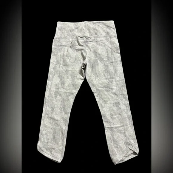 Athleta Capri Leggings Women's Small
Gray Athletic - Picture 3 of 10